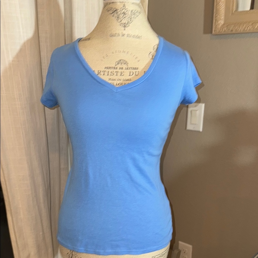 Liz Claiborne shortsleeve Women's shirt Light Blue V-Neck Top Small casual - Picture 2 of 9